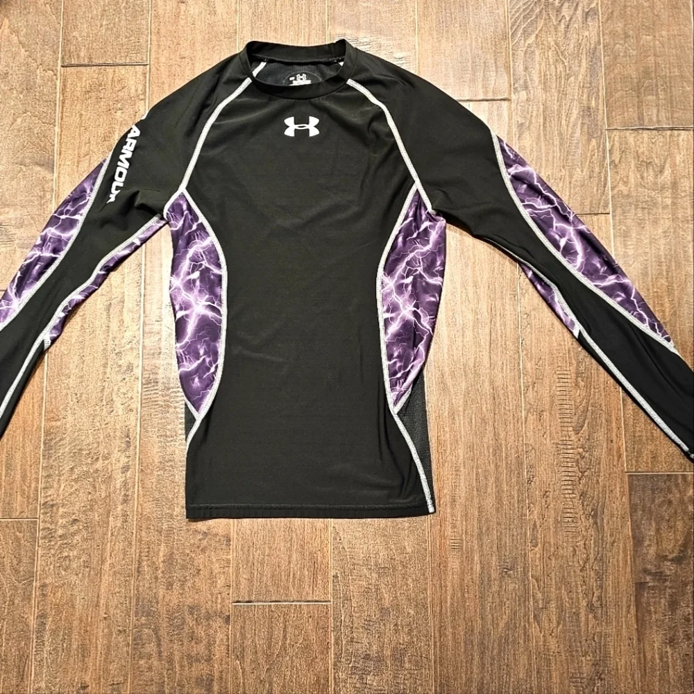 Under Armour Boy's Heat Gear Fitted Shirt sz medium